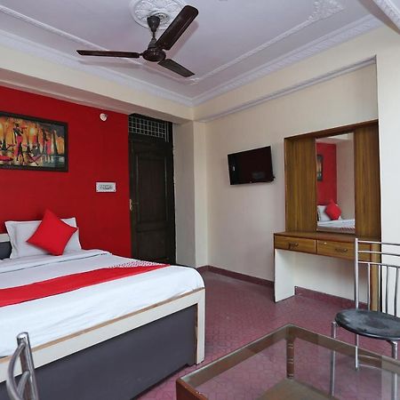 Oyo 39830 Hotel Esquire Meerut Exterior photo