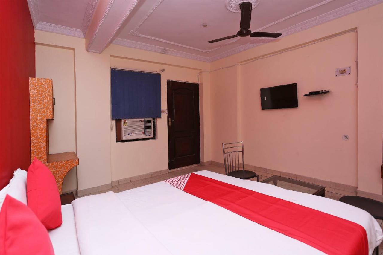 Oyo 39830 Hotel Esquire Meerut Exterior photo