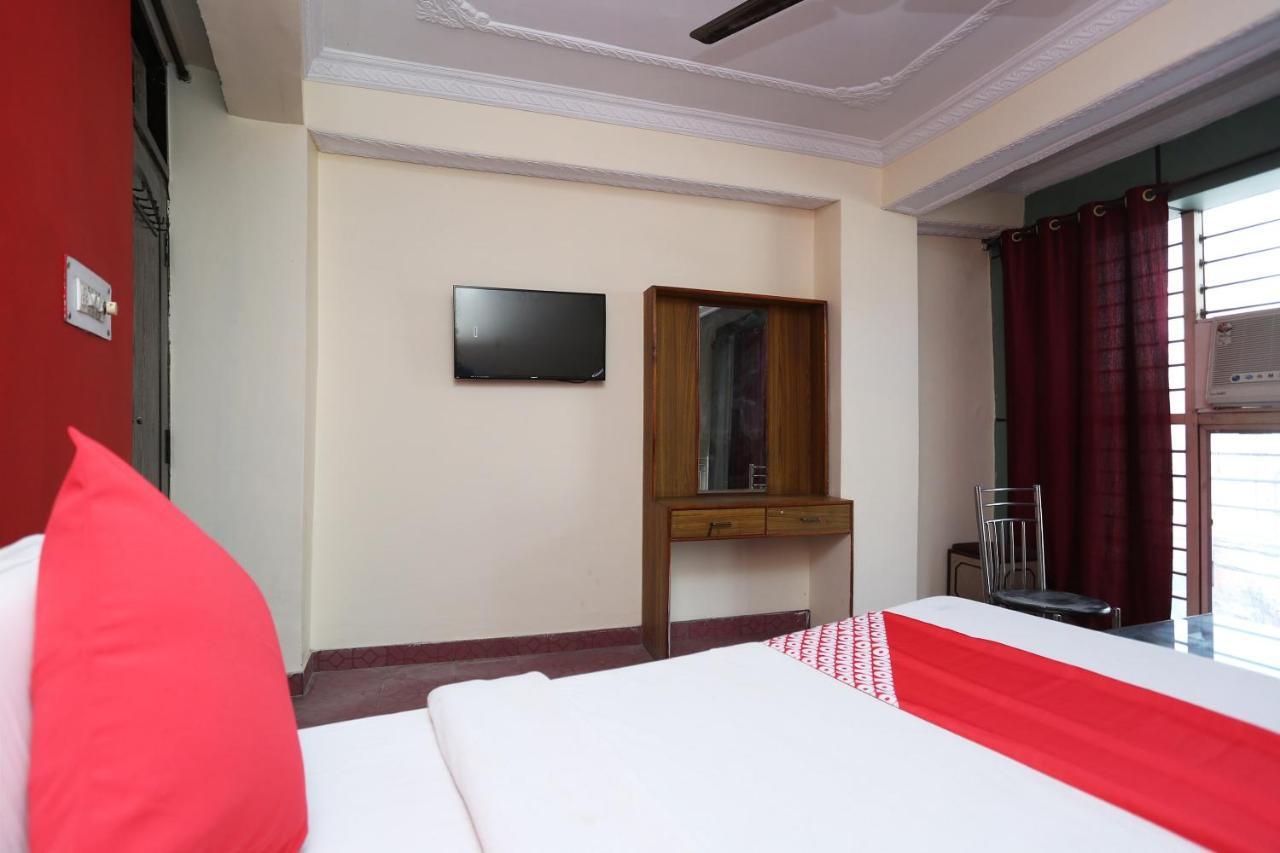 Oyo 39830 Hotel Esquire Meerut Exterior photo